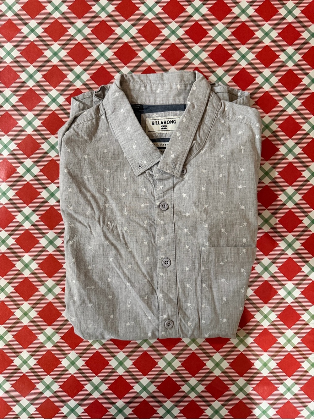 Billabong Men’s Light Grey Short-Sleeve Button-Down Shirt